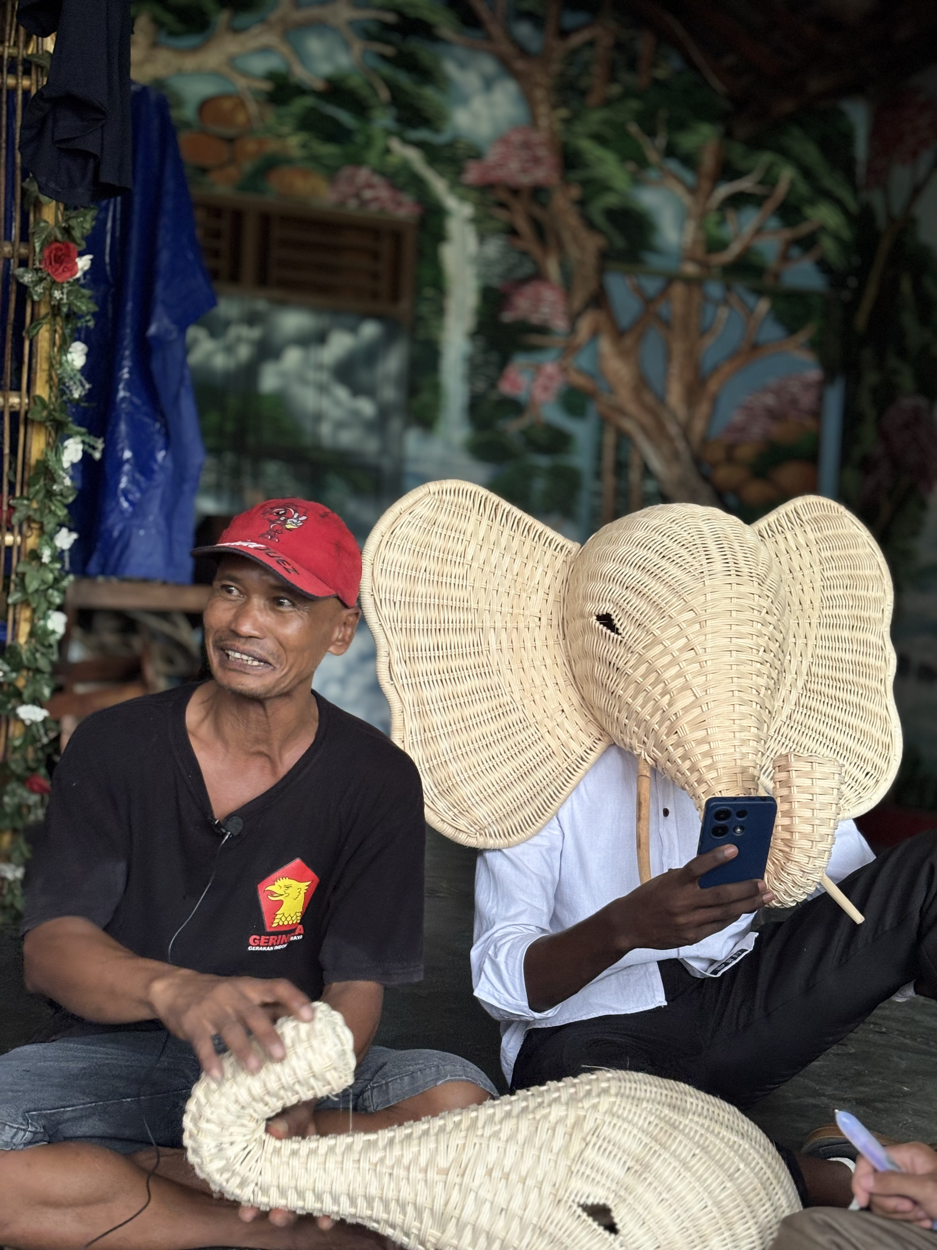 Mahasiswa Desain Interior UNS dan Chiba University Kembangkan Kerajinan Lokal Rotan Desa Trangsan